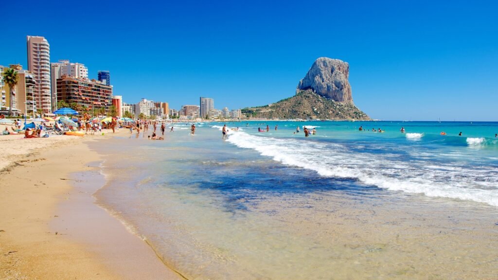 Foreign buyers Spain Costa Blanca — Calpe beach with Peñón de Ifach rock